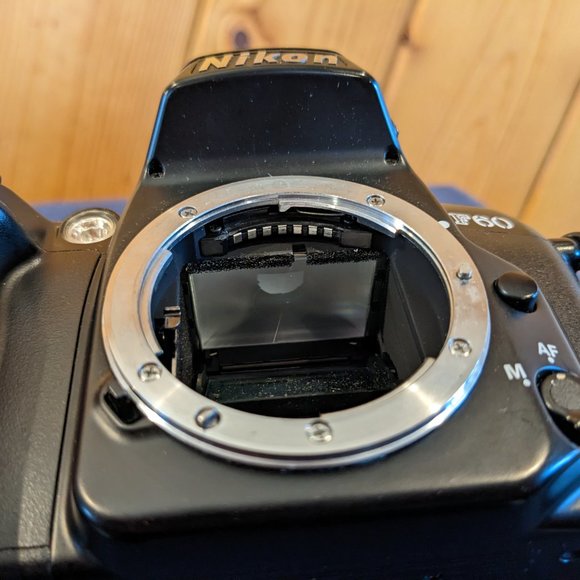 Nikon SLR F60 body for parts/repair.   Lens is in great condition. - Picture 5 of 11